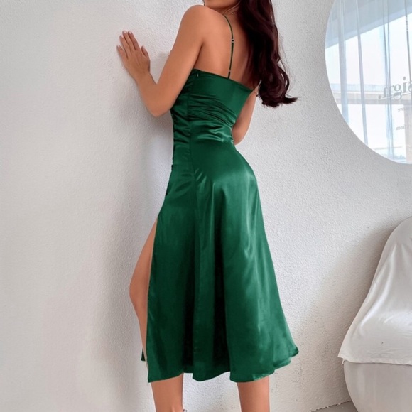 Chic satin button detail bodycon cami green - Picture 7 of 11